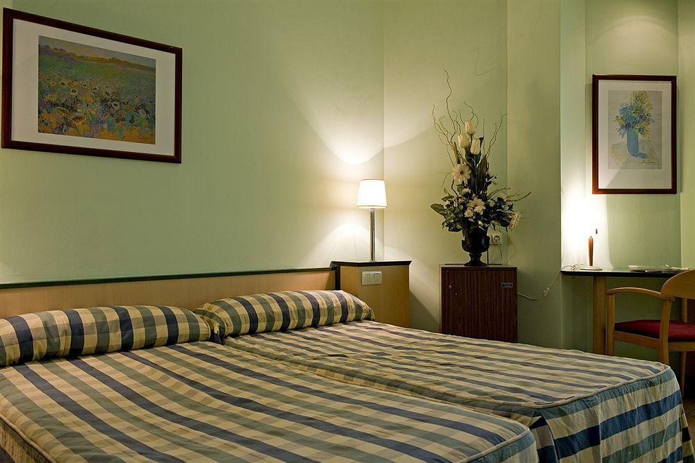 Hotel Nuevo Zenit Calahorra Zimmer foto